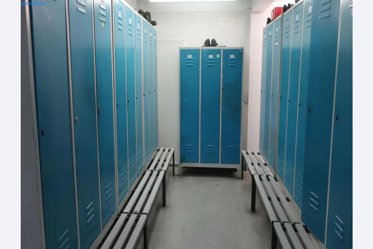 Stroji in tehnična oprema na področju brizganja plastike (1600 - 23000 kN)-1