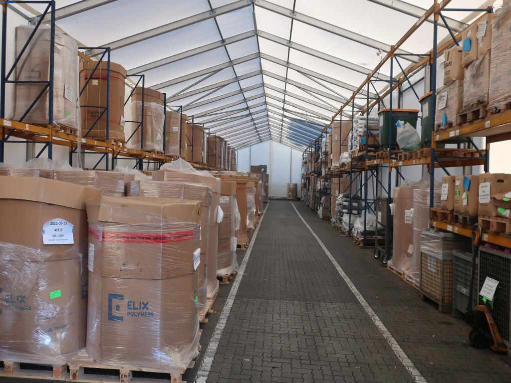 Stroji in tehnična oprema na področju brizganja plastike (1600 - 23000 kN)-1