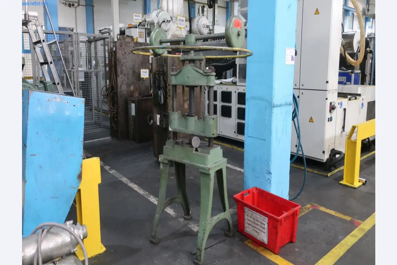 Máquinas y equipos técnicos en el ámbito del moldeo por inyección de plásticos (1600 - 23000 kN)-1