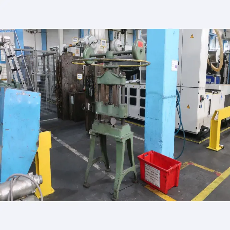 Máquinas y equipos técnicos en el ámbito del moldeo por inyección de plásticos (1600 - 23000 kN)-1