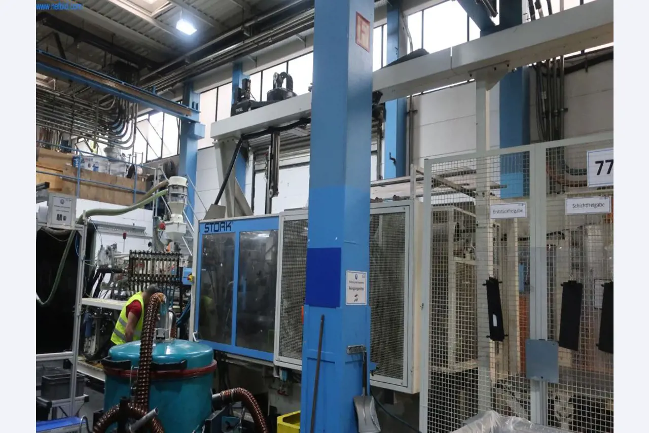 Máquinas y equipos técnicos en el ámbito del moldeo por inyección de plásticos (1600 - 23000 kN)-3