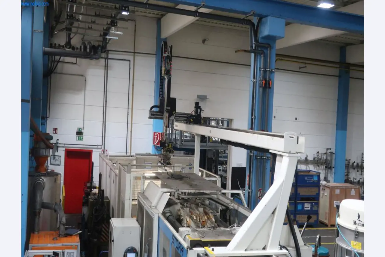 Máquinas y equipos técnicos en el ámbito del moldeo por inyección de plásticos (1600 - 23000 kN)-4