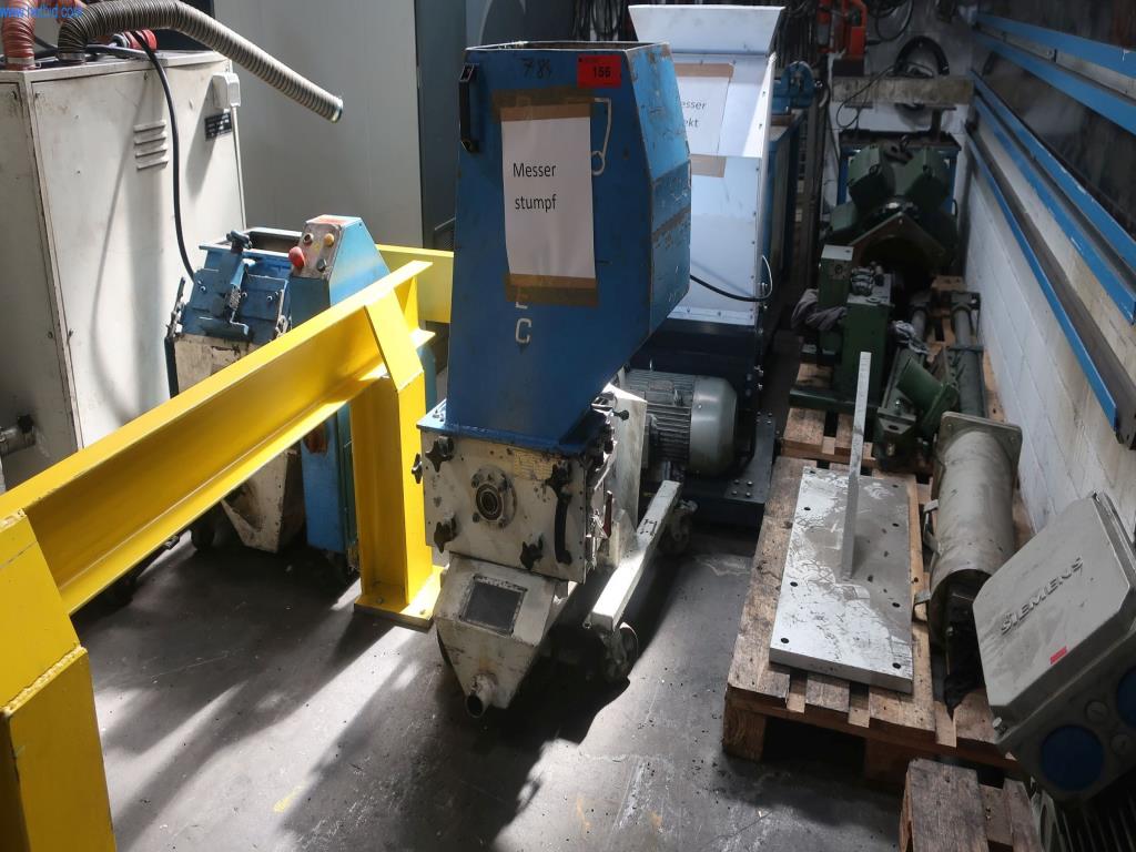 Máquinas y equipos técnicos en el ámbito del moldeo por inyección de plásticos (1600 - 23000 kN)-1