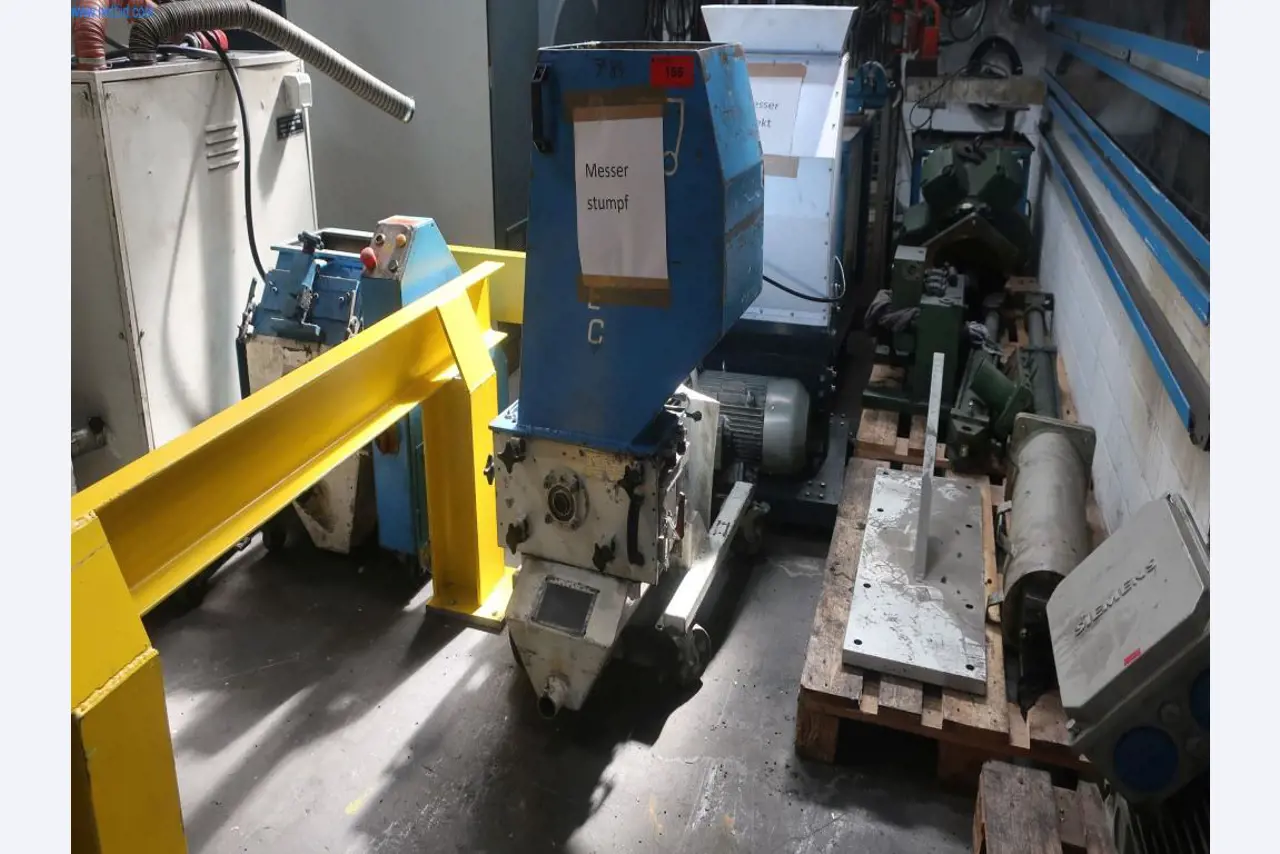 Maschinen und technische Anlagen aus dem Bereich Kunststoffspritzguss (1600 - 23000 kN)-1