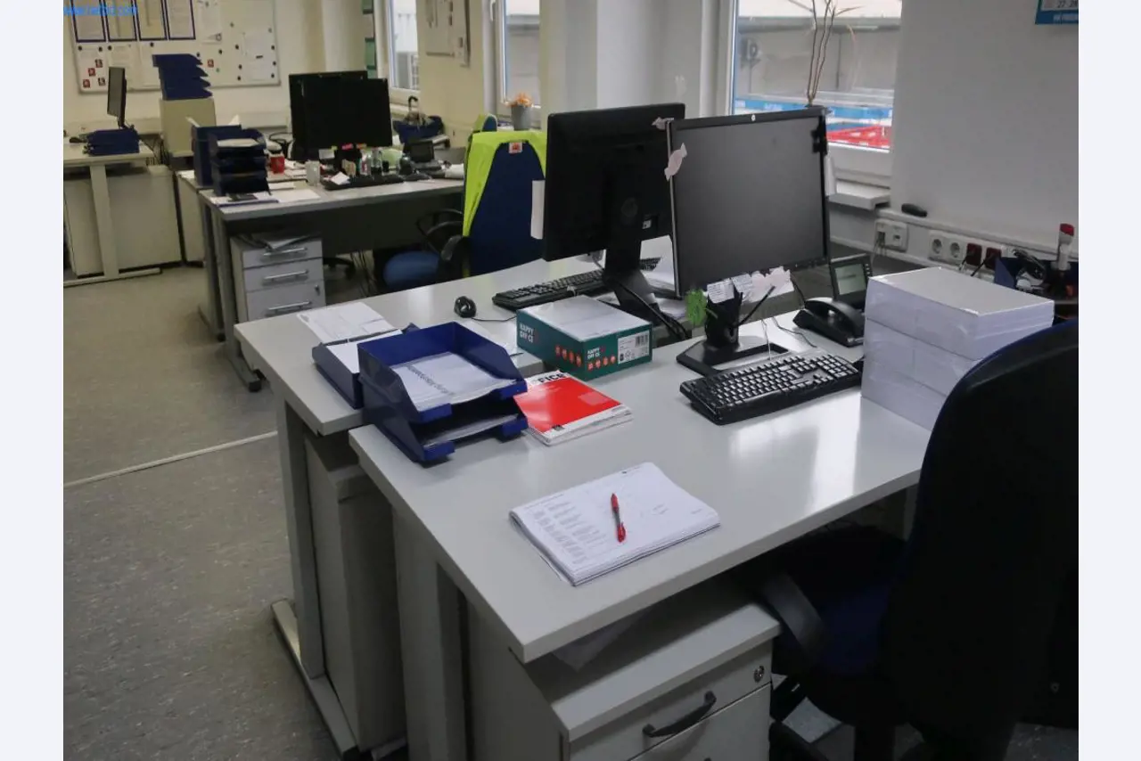 Máquinas y equipos técnicos en el ámbito del moldeo por inyección de plásticos (1600 - 23000 kN)-1