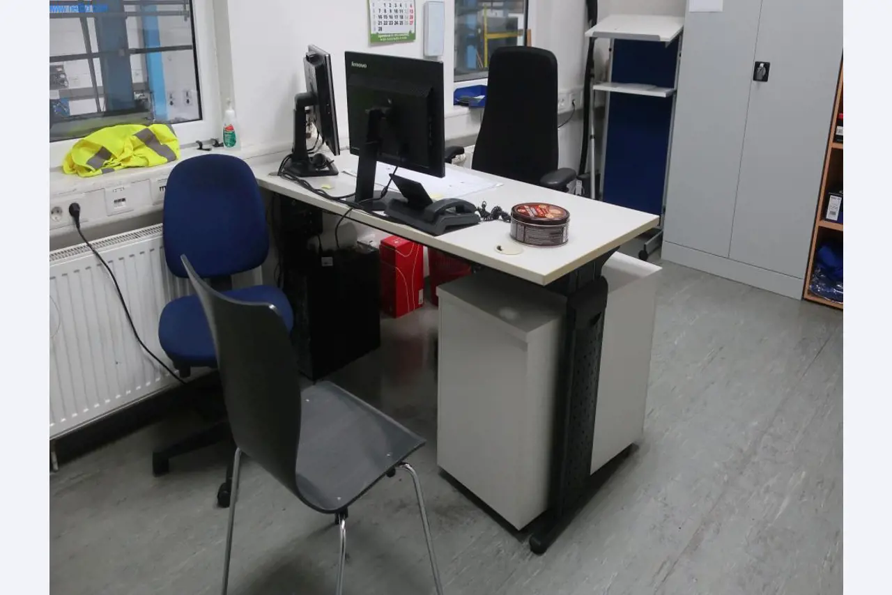 Máquinas y equipos técnicos en el ámbito del moldeo por inyección de plásticos (1600 - 23000 kN)-1