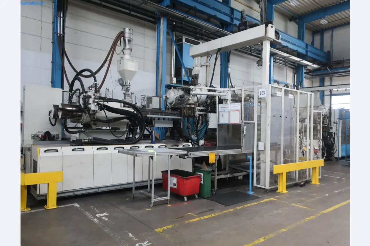 Máquinas y equipos técnicos en el ámbito del moldeo por inyección de plásticos (1600 - 23000 kN)-1