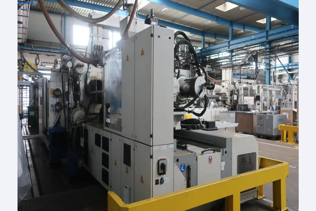 Máquinas y equipos técnicos en el ámbito del moldeo por inyección de plásticos (1600 - 23000 kN)-2