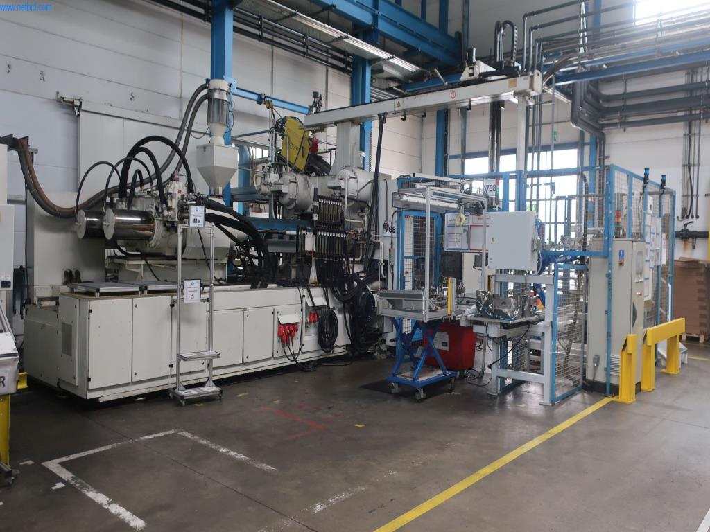 Stroji in tehnična oprema na področju brizganja plastike (1600 - 23000 kN)-1