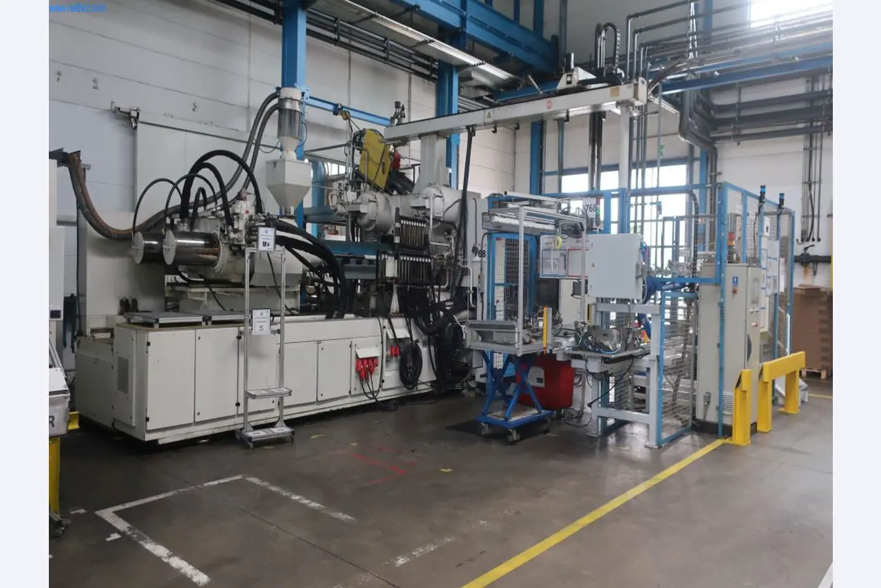 Machines et installations techniques du secteur de l'injection plastique (1600 - 23000 kN)-1