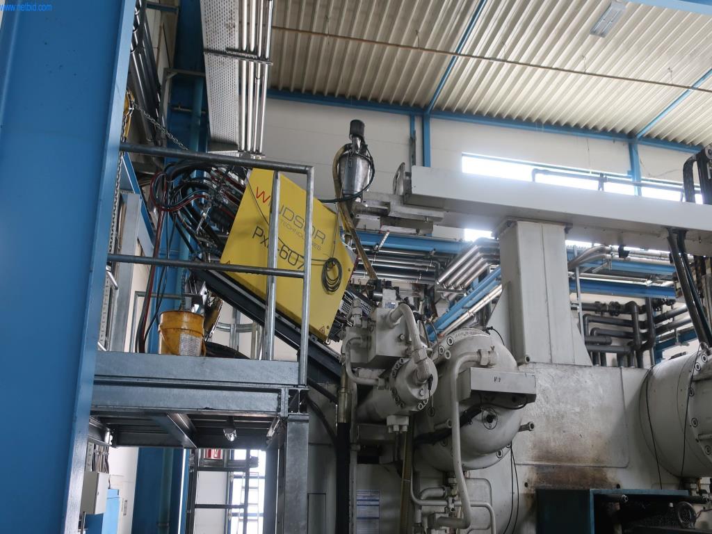 Stroji in tehnična oprema na področju brizganja plastike (1600 - 23000 kN)-3