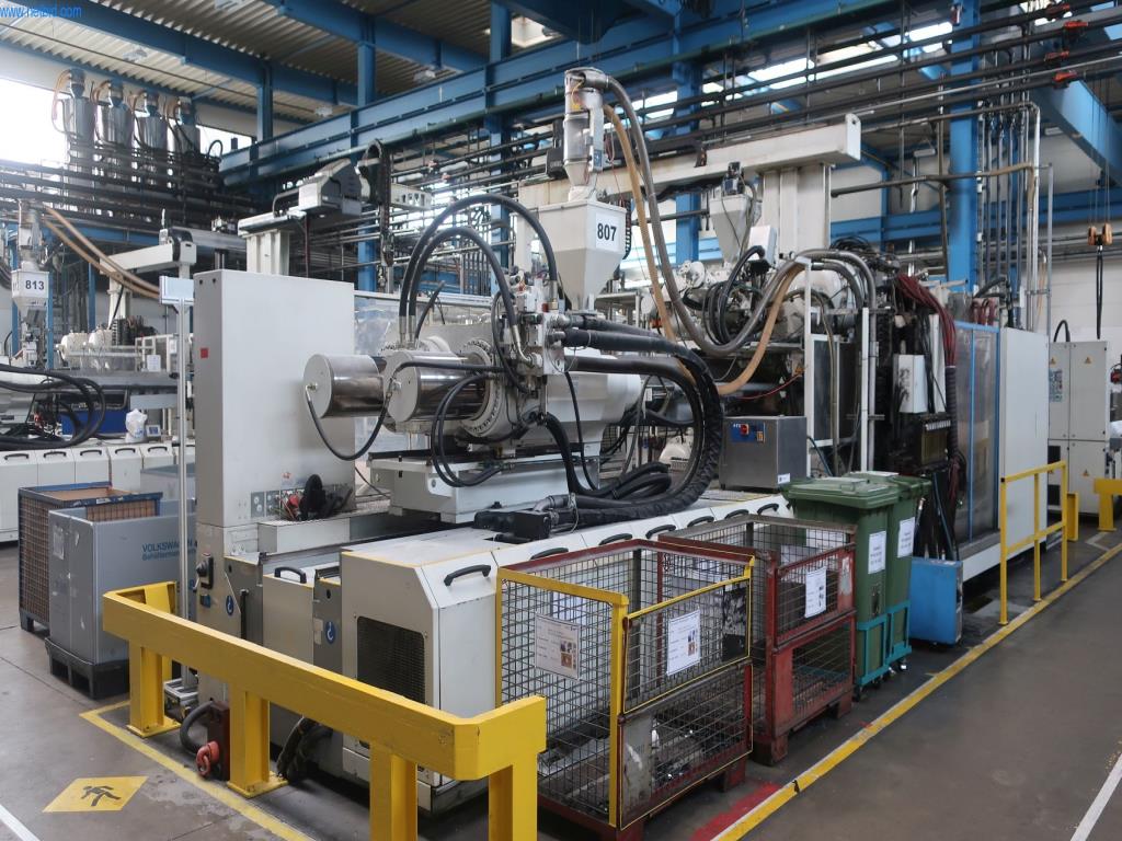 Stroji in tehnična oprema na področju brizganja plastike (1600 - 23000 kN)-1