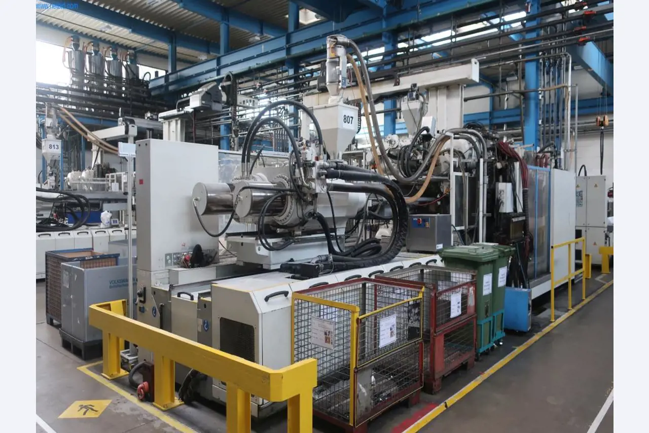 Stroji in tehnična oprema na področju brizganja plastike (1600 - 23000 kN)-1
