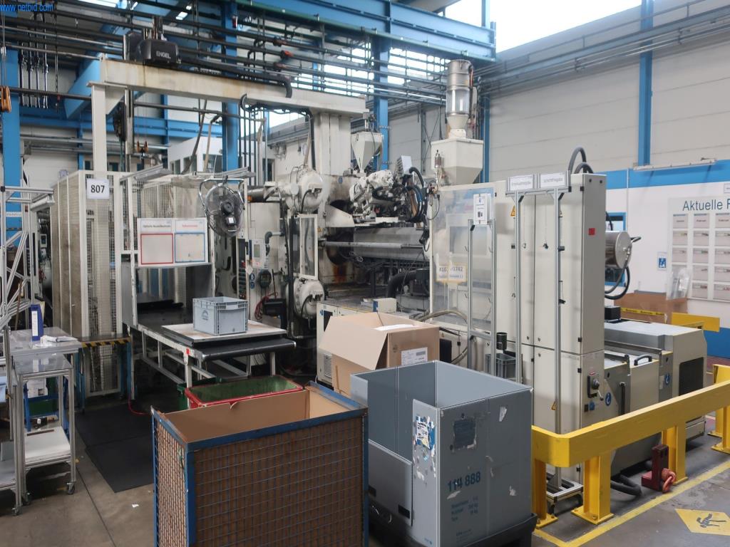 Stroji in tehnična oprema na področju brizganja plastike (1600 - 23000 kN)-2