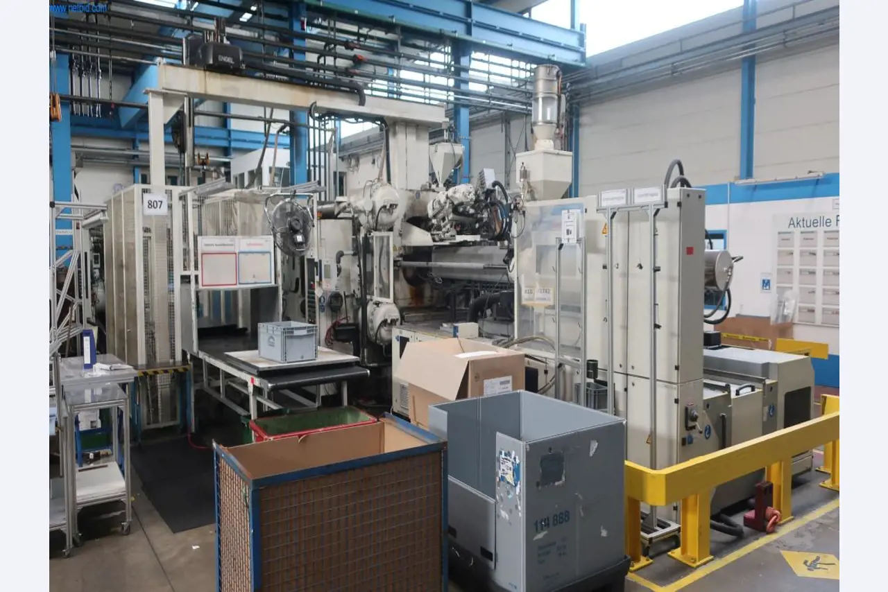 Stroji in tehnična oprema na področju brizganja plastike (1600 - 23000 kN)-2