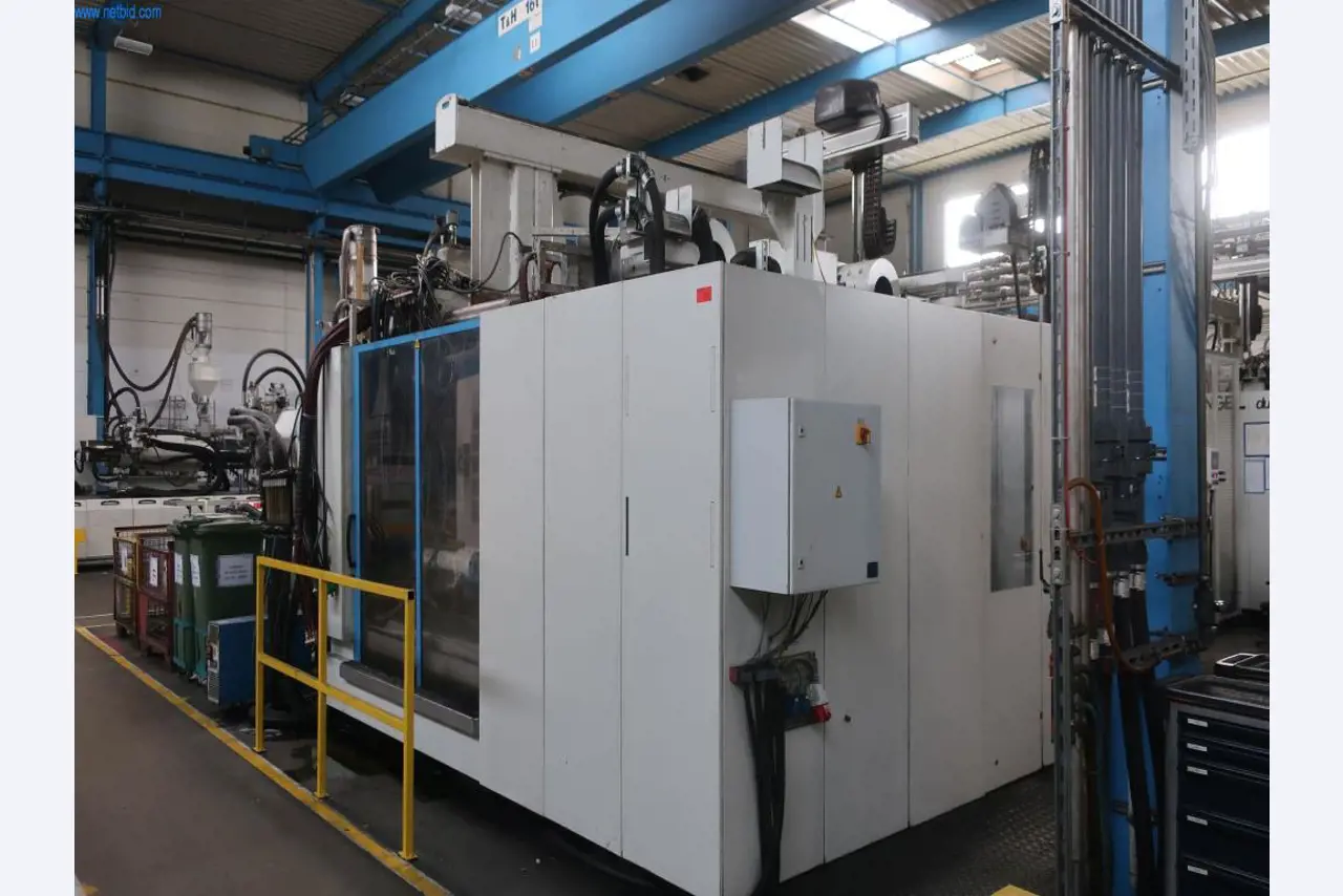 Stroji in tehnična oprema na področju brizganja plastike (1600 - 23000 kN)-3