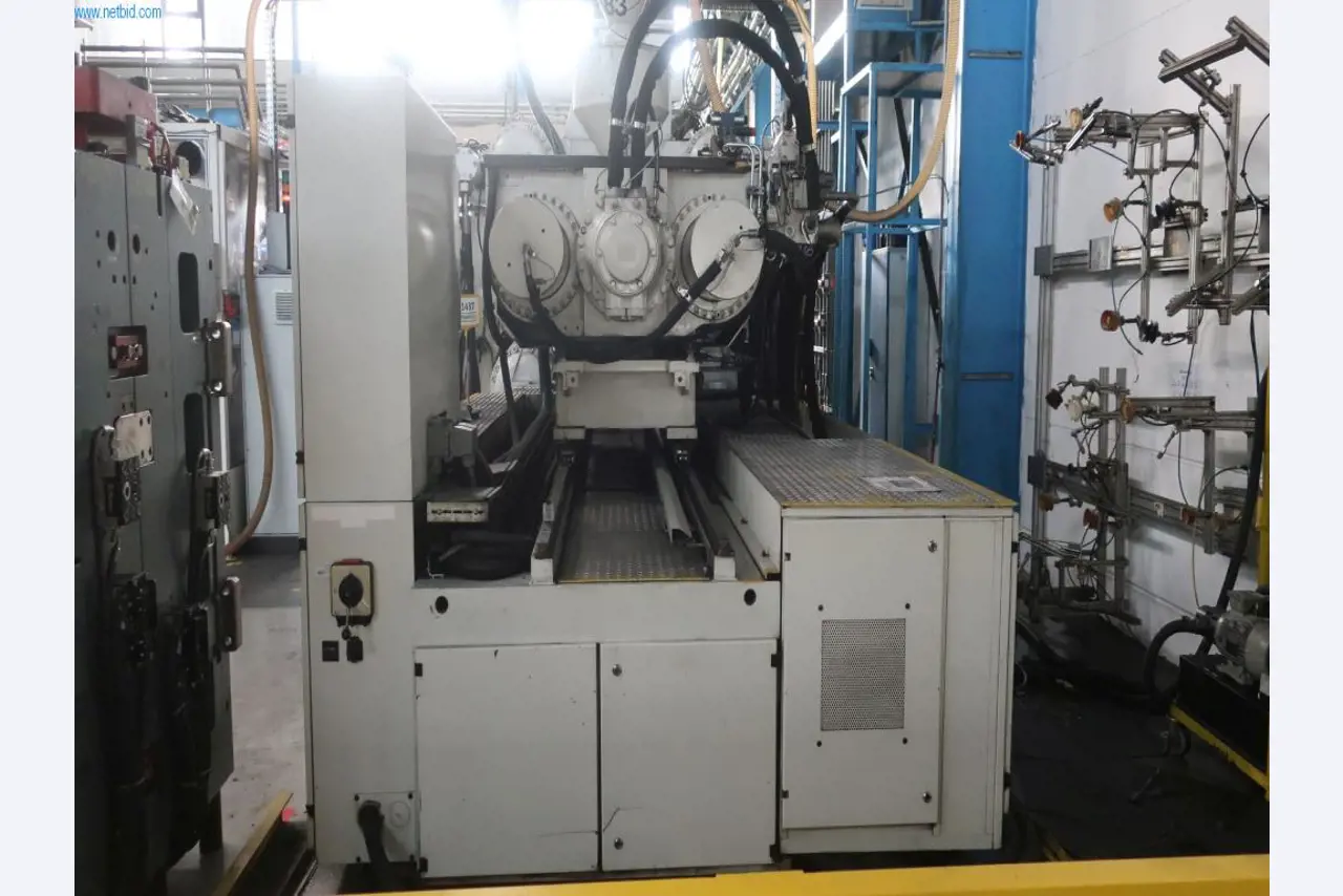 Stroje a technická zařízení v oblasti vstřikování plastů (1600 - 23000 kN)-2