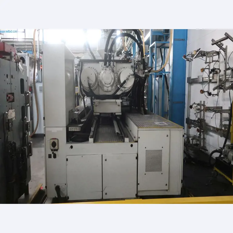 Stroje a technická zařízení v oblasti vstřikování plastů (1600 - 23000 kN)-2