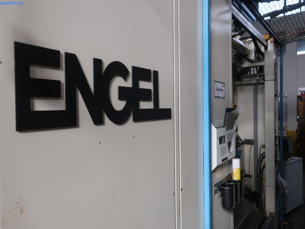 Stroji in tehnična oprema na področju brizganja plastike (1600 - 23000 kN)-4