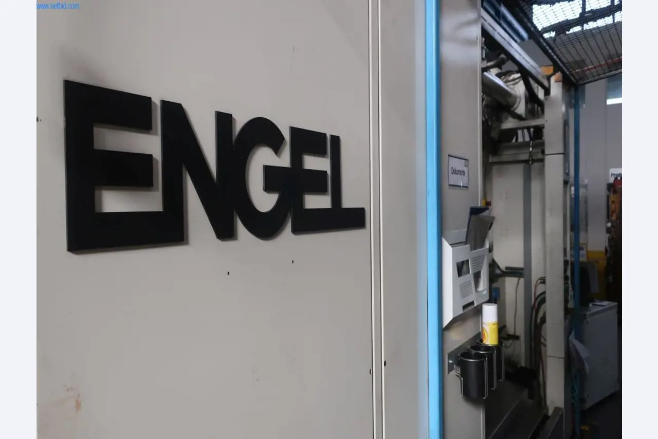 Stroje a technická zařízení v oblasti vstřikování plastů (1600 - 23000 kN)-4