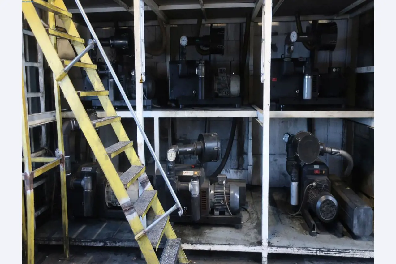 Stroji in tehnična oprema na področju brizganja plastike (1600 - 23000 kN)-2