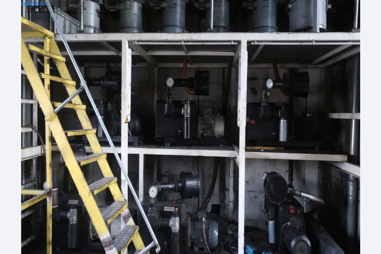 Stroji in tehnična oprema na področju brizganja plastike (1600 - 23000 kN)-3