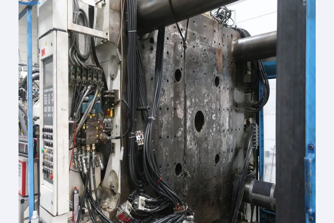 Machines en technische uitrusting op het gebied van kunststof spuitgieten (1600 - 23000 kN)-4
