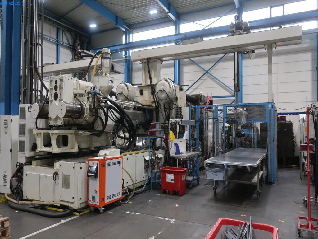 Máquinas y equipos técnicos en el ámbito del moldeo por inyección de plásticos (1600 - 23000 kN)-1