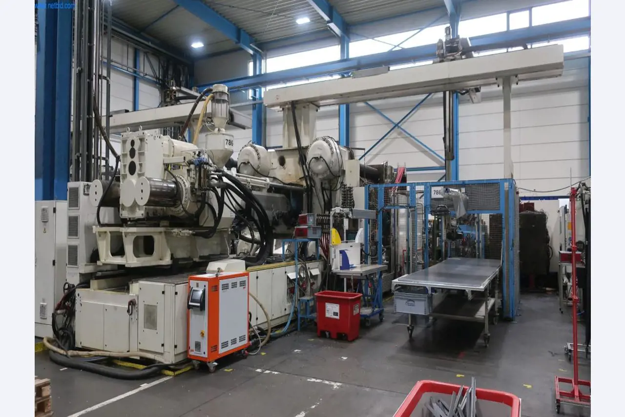 Máquinas y equipos técnicos en el ámbito del moldeo por inyección de plásticos (1600 - 23000 kN)-1