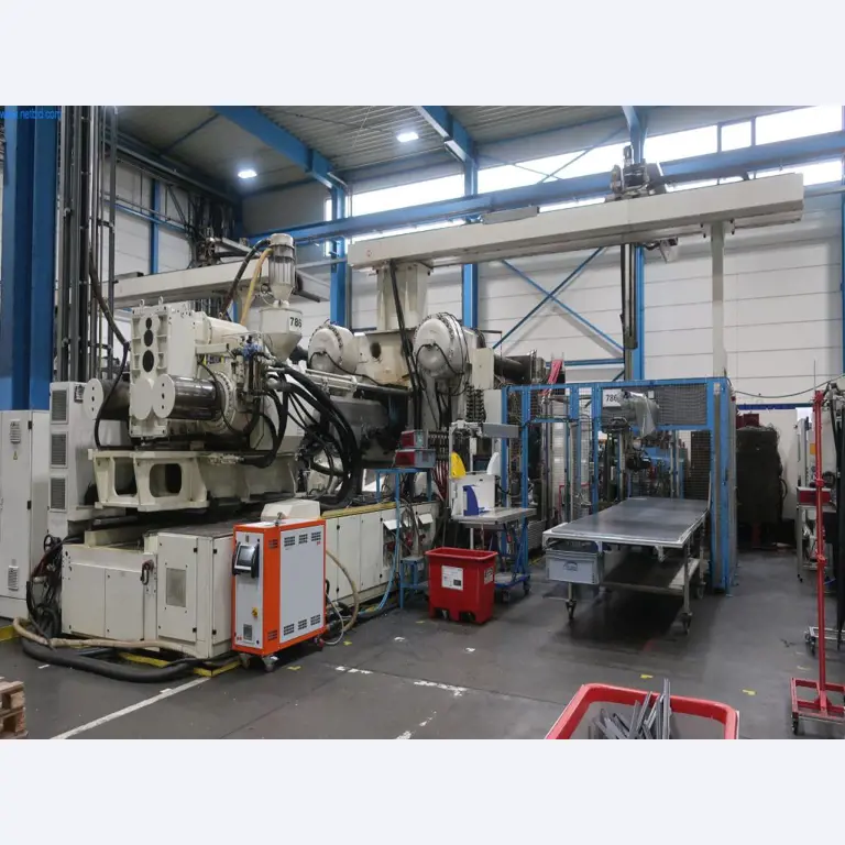 Máquinas y equipos técnicos en el ámbito del moldeo por inyección de plásticos (1600 - 23000 kN)-1