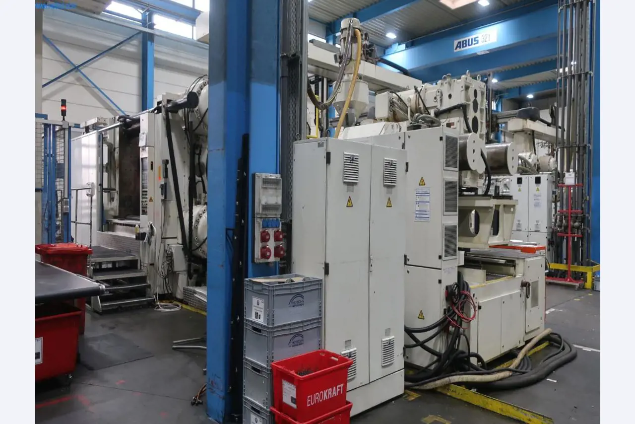 Máquinas y equipos técnicos en el ámbito del moldeo por inyección de plásticos (1600 - 23000 kN)-2