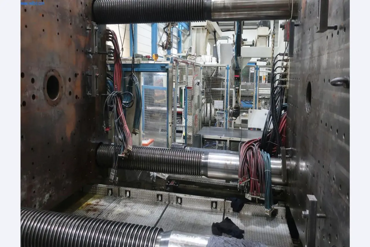 Máquinas y equipos técnicos en el ámbito del moldeo por inyección de plásticos (1600 - 23000 kN)-4