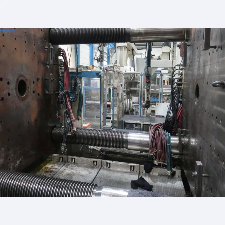 Máquinas y equipos técnicos en el ámbito del moldeo por inyección de plásticos (1600 - 23000 kN)-4