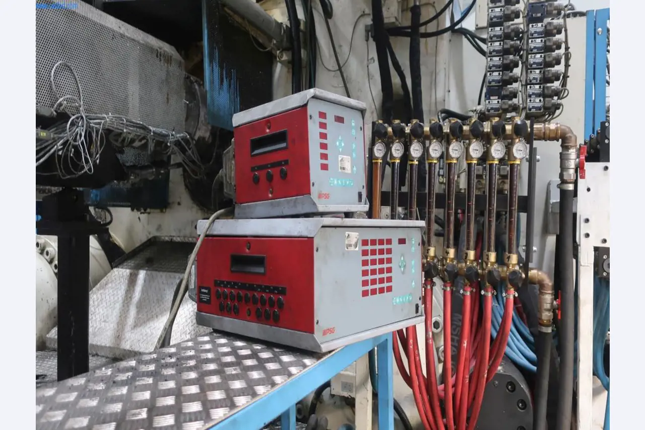 Máquinas y equipos técnicos en el ámbito del moldeo por inyección de plásticos (1600 - 23000 kN)-8