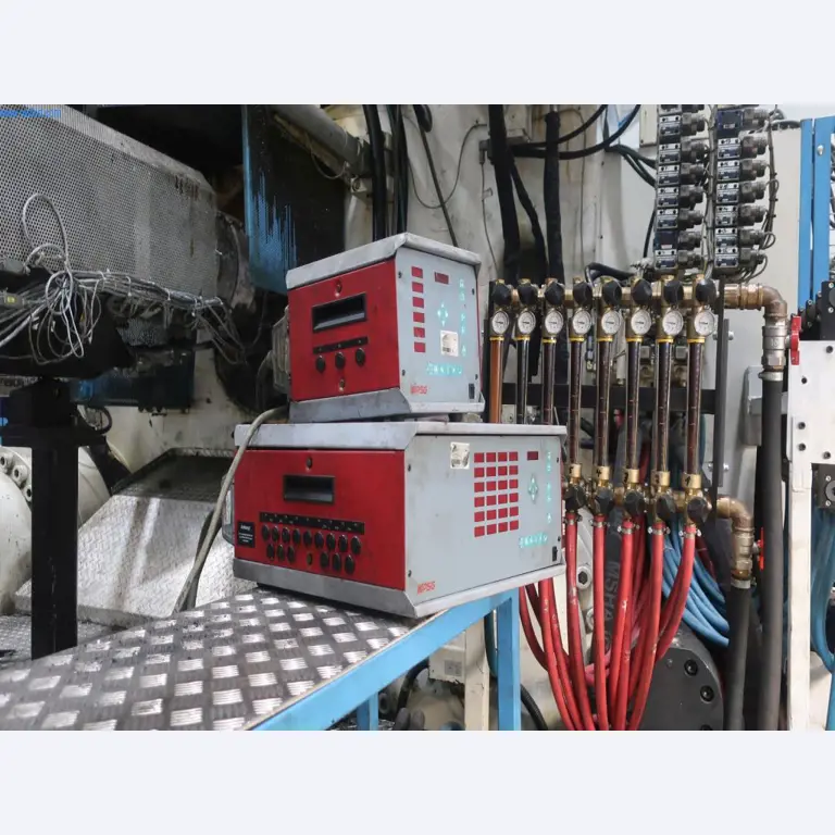 Máquinas y equipos técnicos en el ámbito del moldeo por inyección de plásticos (1600 - 23000 kN)-8