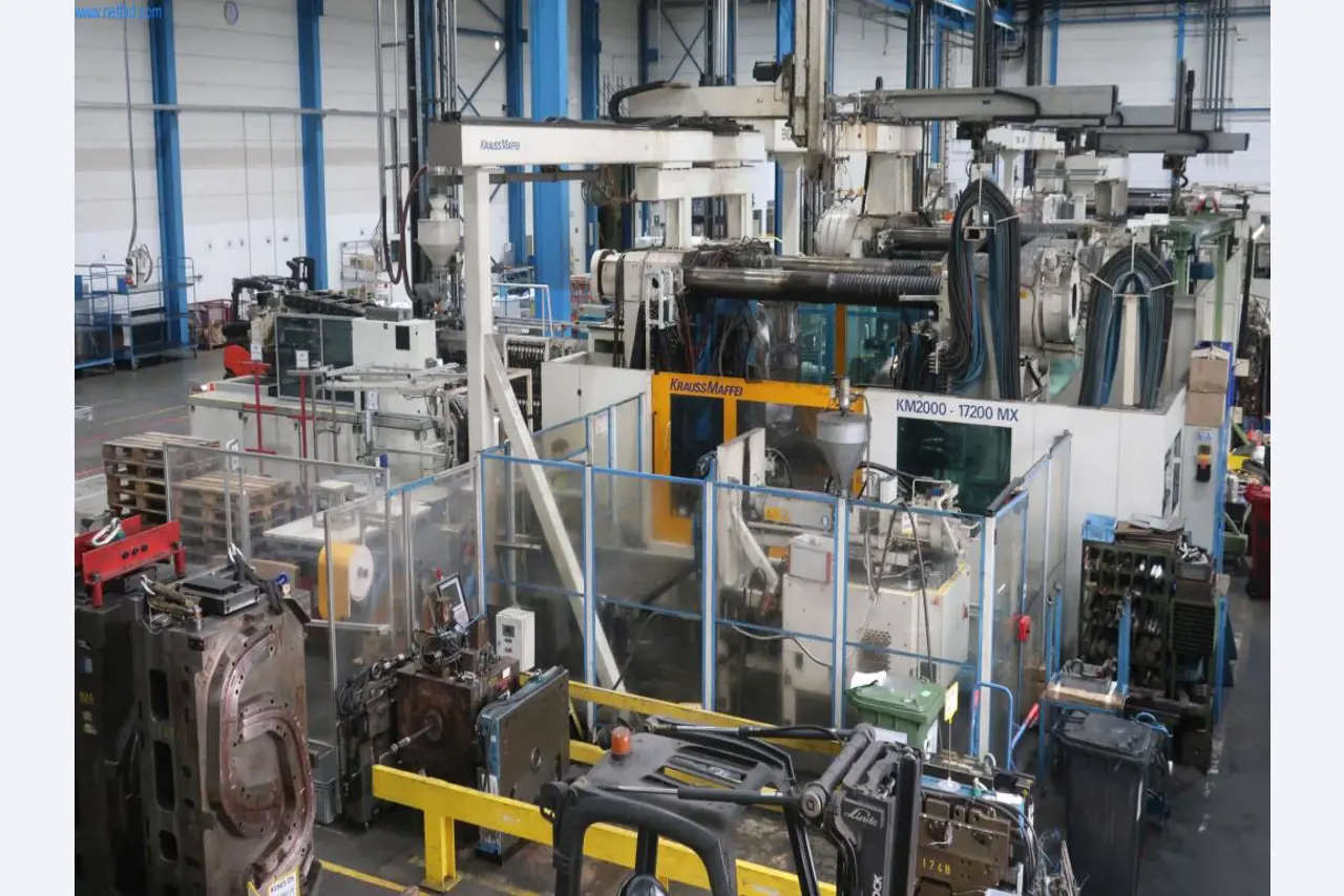 Máquinas y equipos técnicos en el ámbito del moldeo por inyección de plásticos (1600 - 23000 kN)-1