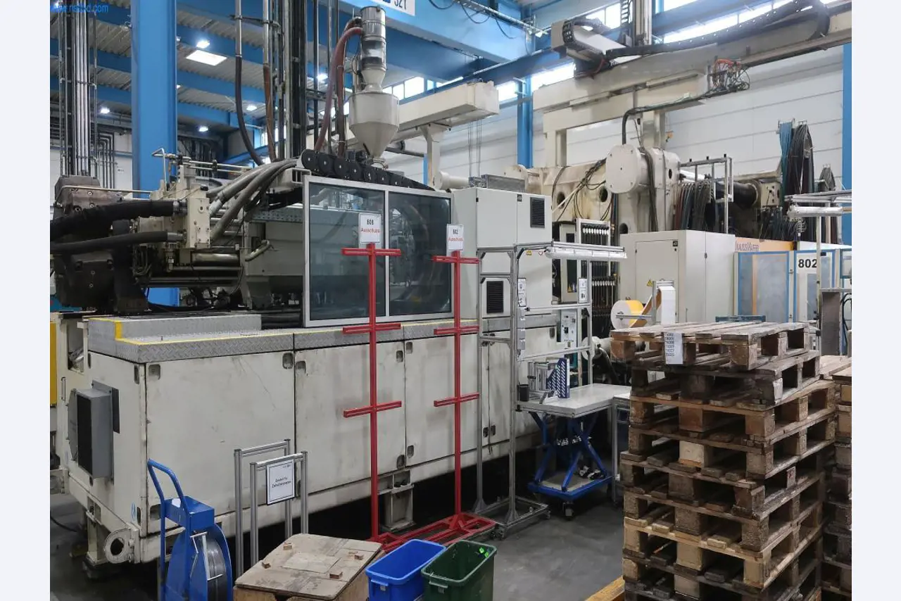 Máquinas y equipos técnicos en el ámbito del moldeo por inyección de plásticos (1600 - 23000 kN)-3