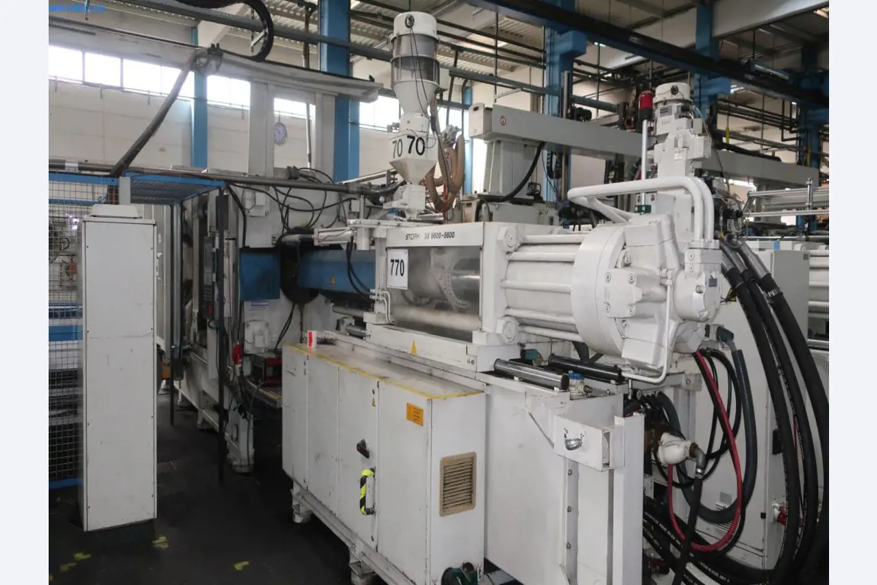 Máquinas e equipamento técnico no domínio da moldagem por injeção de plástico (1600 - 23000 kN)-1