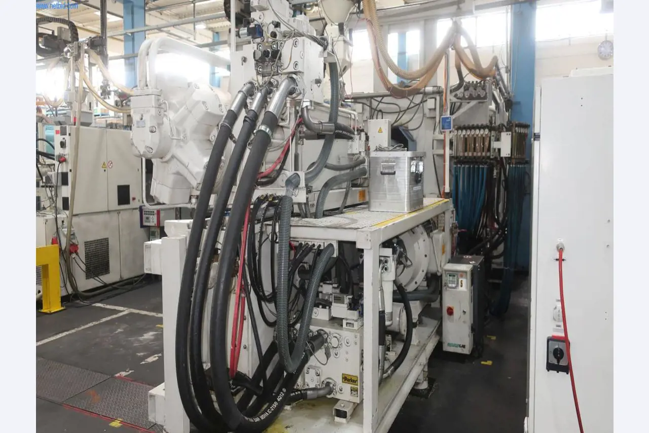 Máquinas e equipamento técnico no domínio da moldagem por injeção de plástico (1600 - 23000 kN)-3