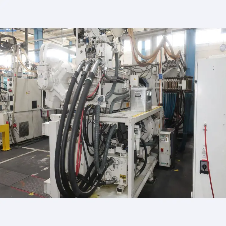 Máquinas e equipamento técnico no domínio da moldagem por injeção de plástico (1600 - 23000 kN)-3