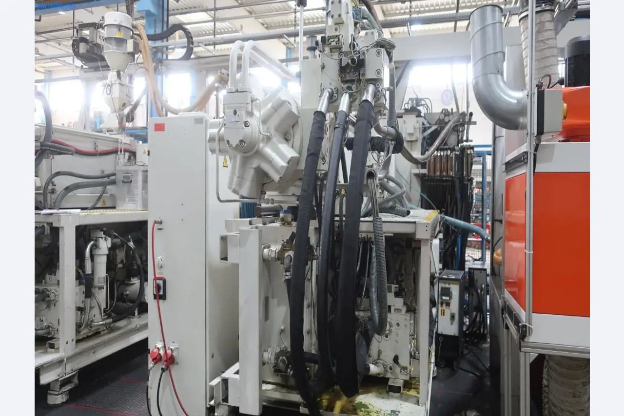 Machines and technical systems in the field of plastic injection molding (1600 - 23000 kN)-2