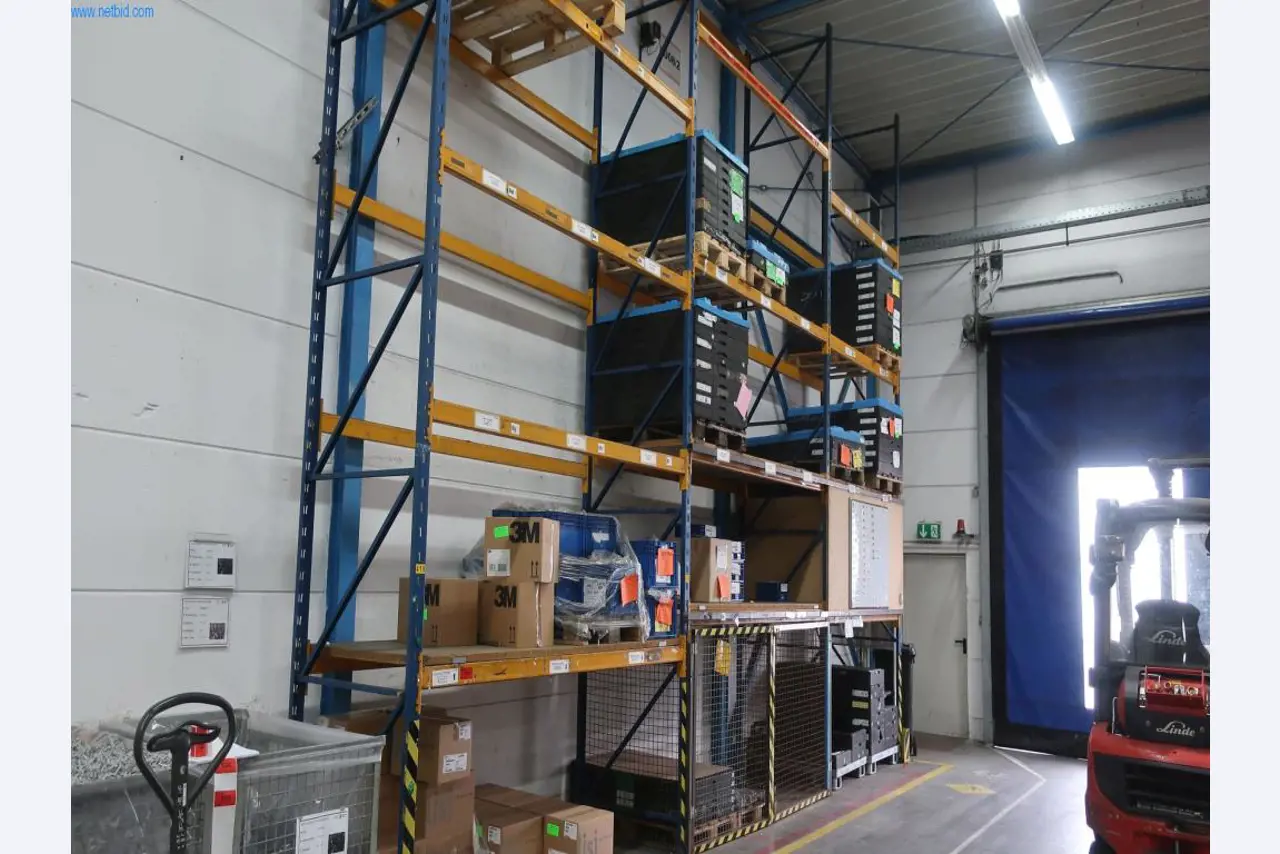 Máquinas e equipamento técnico no domínio da moldagem por injeção de plástico (1600 - 23000 kN)-1