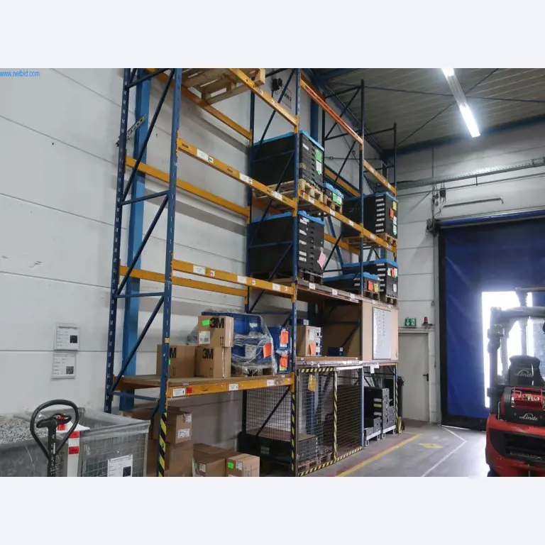 Máquinas e equipamento técnico no domínio da moldagem por injeção de plástico (1600 - 23000 kN)-1