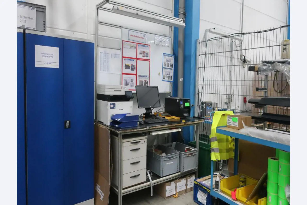 Máquinas y equipos técnicos en el ámbito del moldeo por inyección de plásticos (1600 - 23000 kN)-1