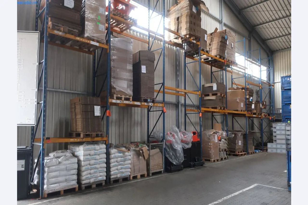 Stroji in tehnična oprema na področju brizganja plastike (1600 - 23000 kN)-1