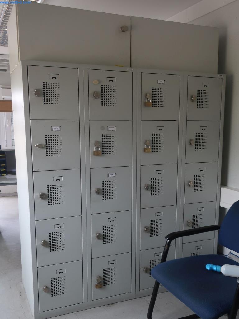 Máquinas y equipos técnicos en el ámbito del moldeo por inyección de plásticos (1600 - 23000 kN)-2