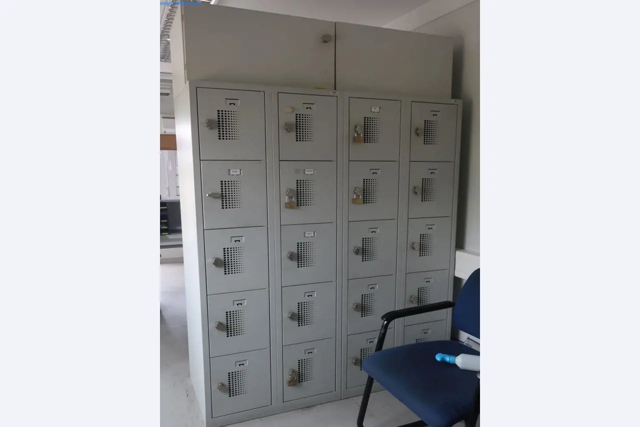 Máquinas y equipos técnicos en el ámbito del moldeo por inyección de plásticos (1600 - 23000 kN)-2