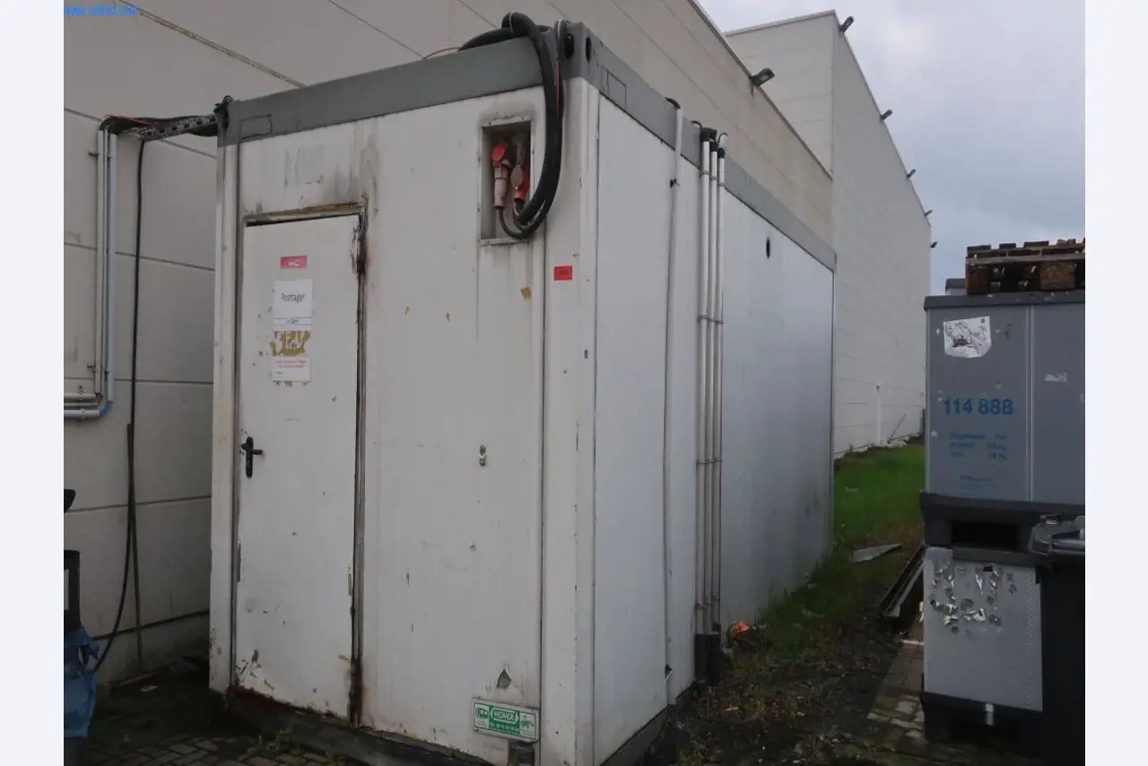 Stroji in tehnična oprema na področju brizganja plastike (1600 - 23000 kN)-1