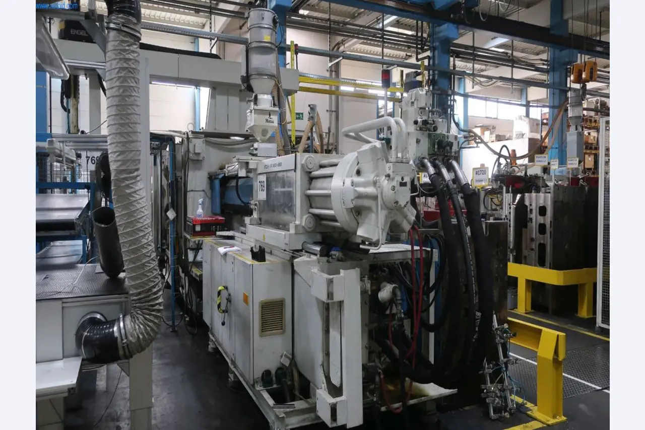 Máquinas y equipos técnicos en el ámbito del moldeo por inyección de plásticos (1600 - 23000 kN)-1