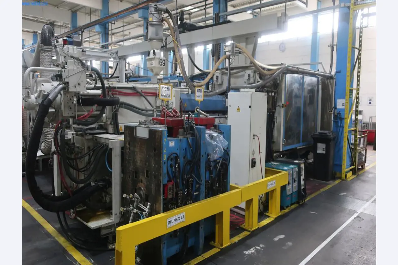 Máquinas y equipos técnicos en el ámbito del moldeo por inyección de plásticos (1600 - 23000 kN)-2